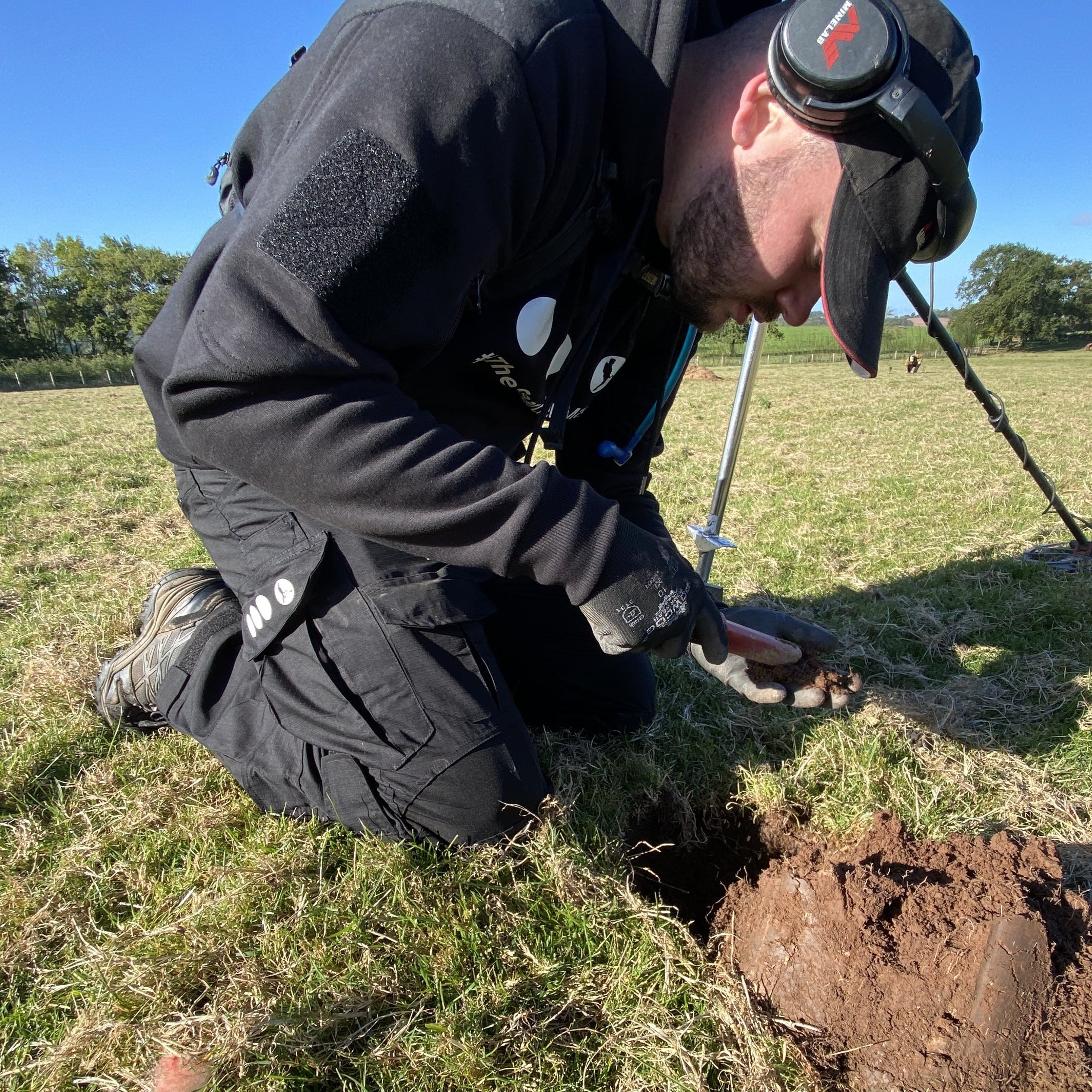 Searcher Detecting Trousers